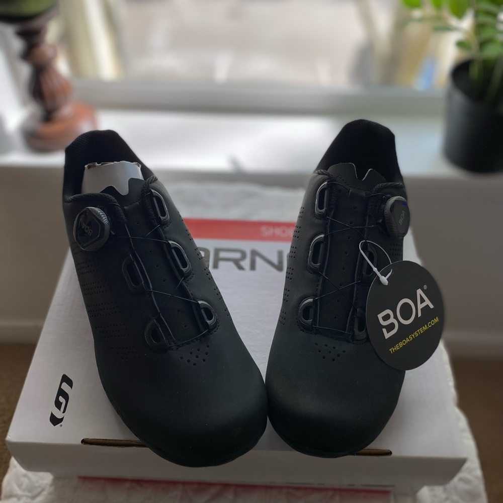 Women's Black Athletic Cycling Shoes with Teal Accent - BOA Closure - Picture 3 of 9